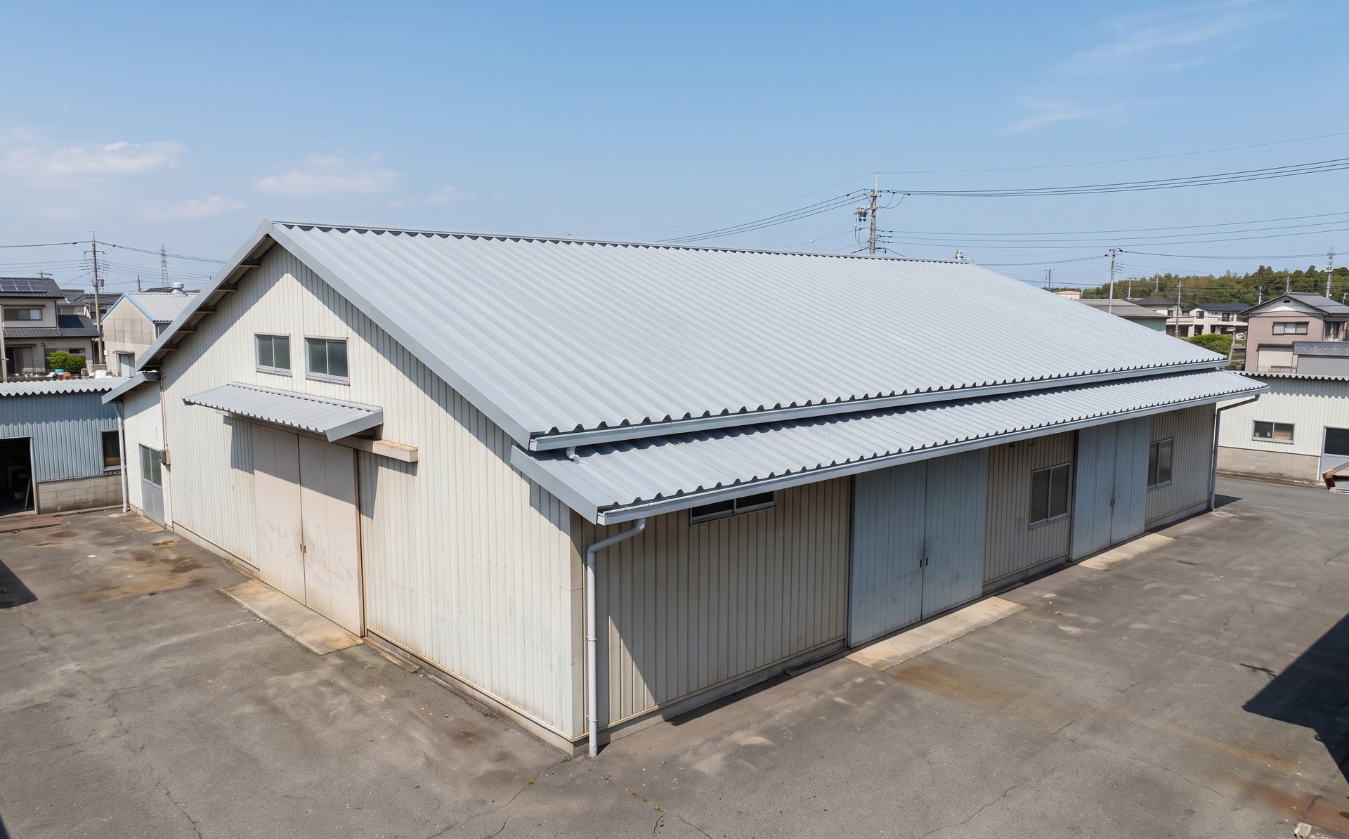 塗装を終えた工場の折板屋根